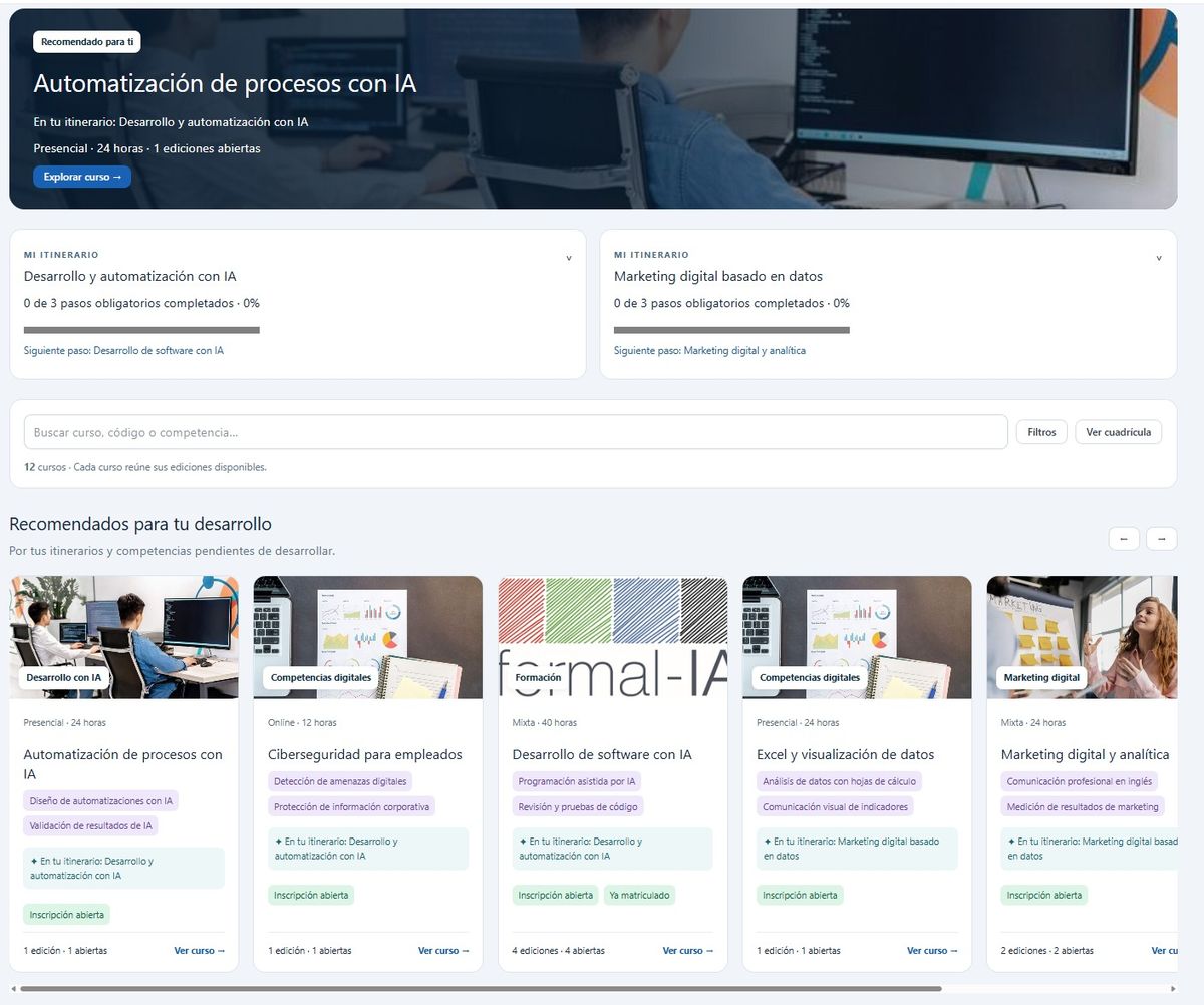 Pantalla real del producto — el catálogo con el buscador y los cursos recomendados por itinerario y competencias (datos de demostración)